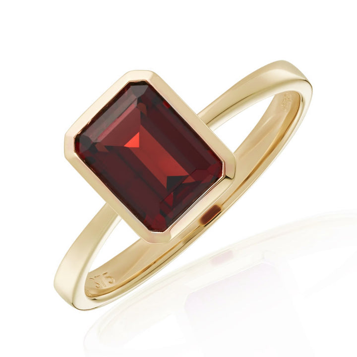 9ct Gold Octagonal Garnet Ring