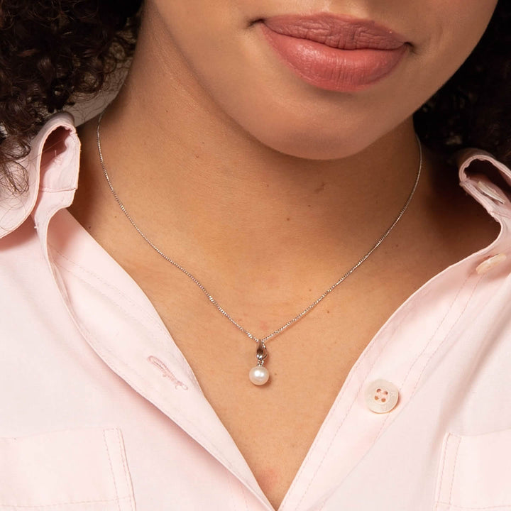 9ct White Gold Pearl Pendant Model