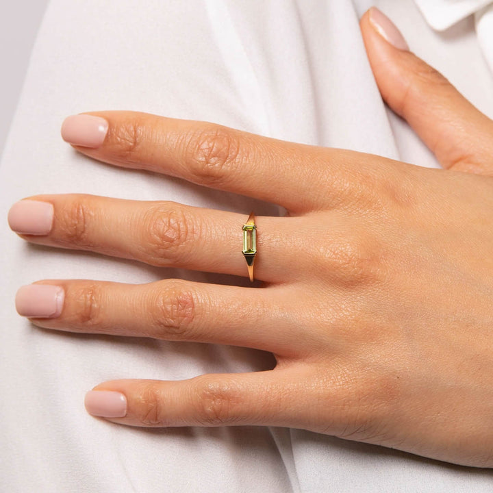 9ct Gold Elongated Peridot Ring