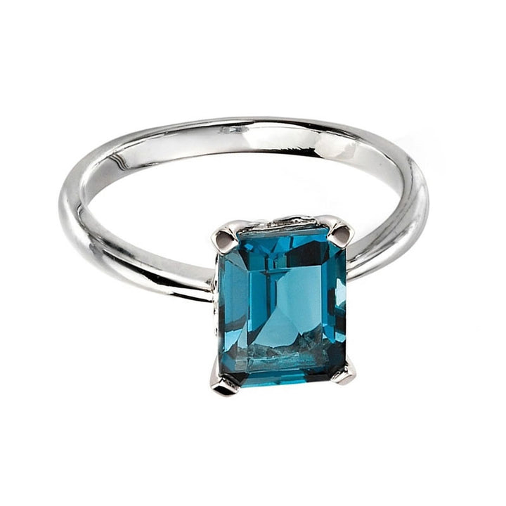 9ct White Gold London Blue Topaz Ring