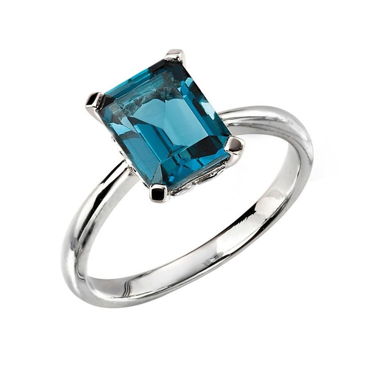 9ct White Gold London Blue Topaz Ring