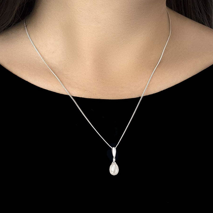 9ct White Gold Pearl & Diamond Drop Pendant