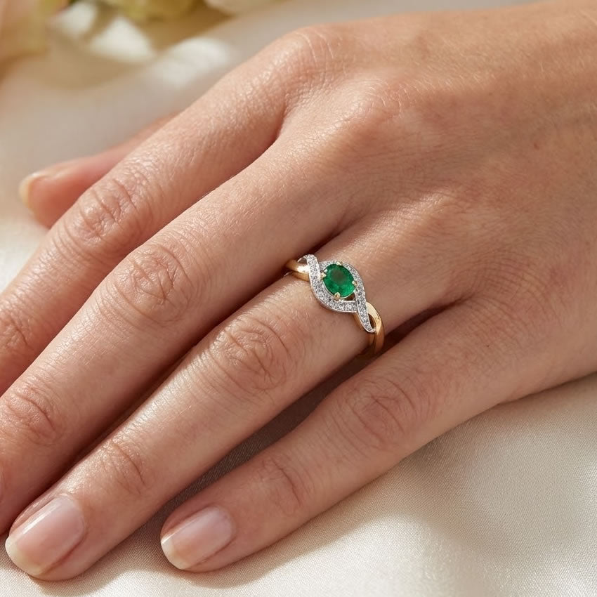 9ct Gold Oval Emerald &amp; Diamond Twist Ring