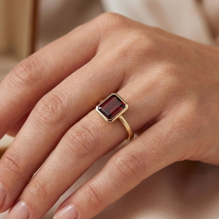 9ct Gold Octagonal Garnet Ring