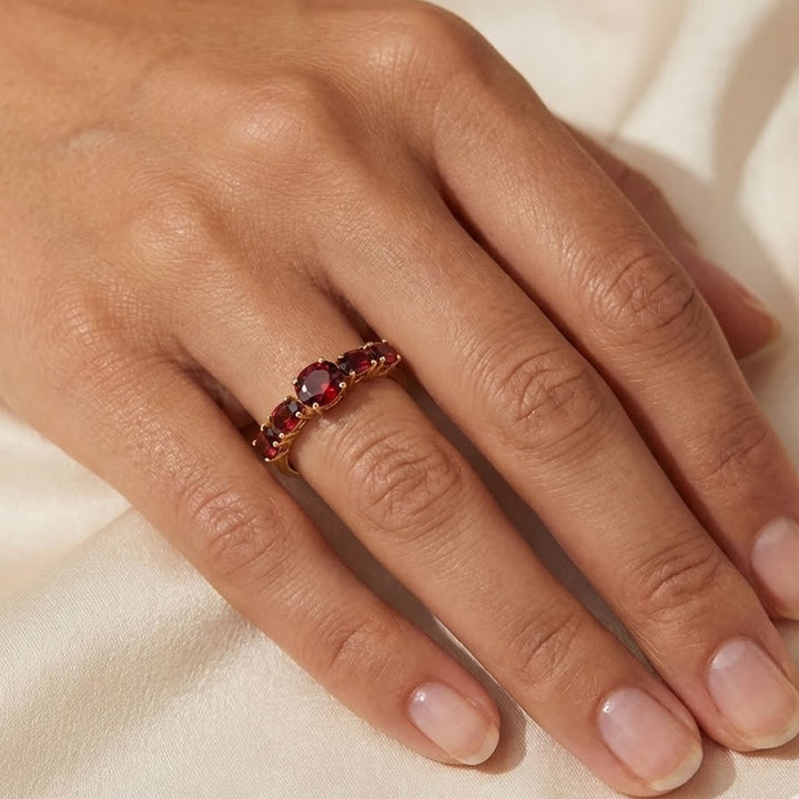 9ct Gold Oval Garnet Ring