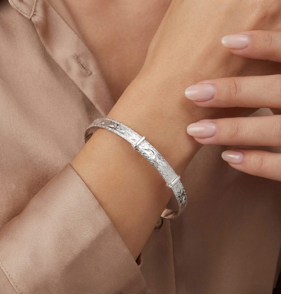 Silver Expandable Diamond-Cut Pattern Bangle