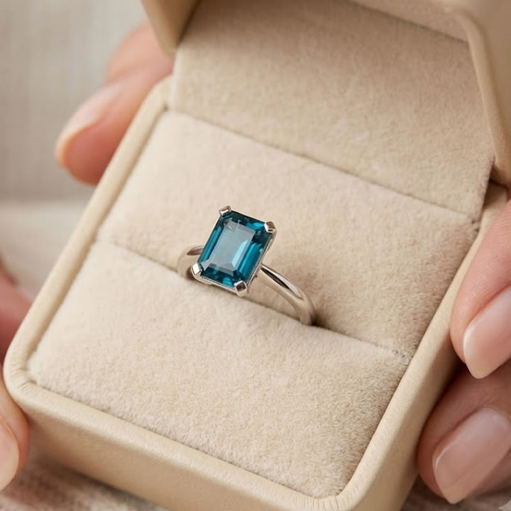 9ct White Gold London Blue Topaz Ring
